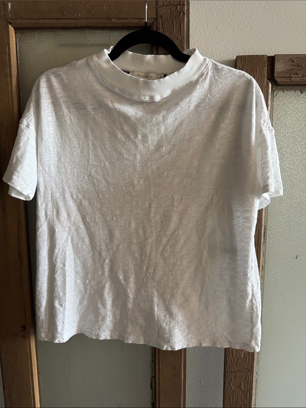 Mododoc White Ribbed Mock-Neck Short Sleeve Tee